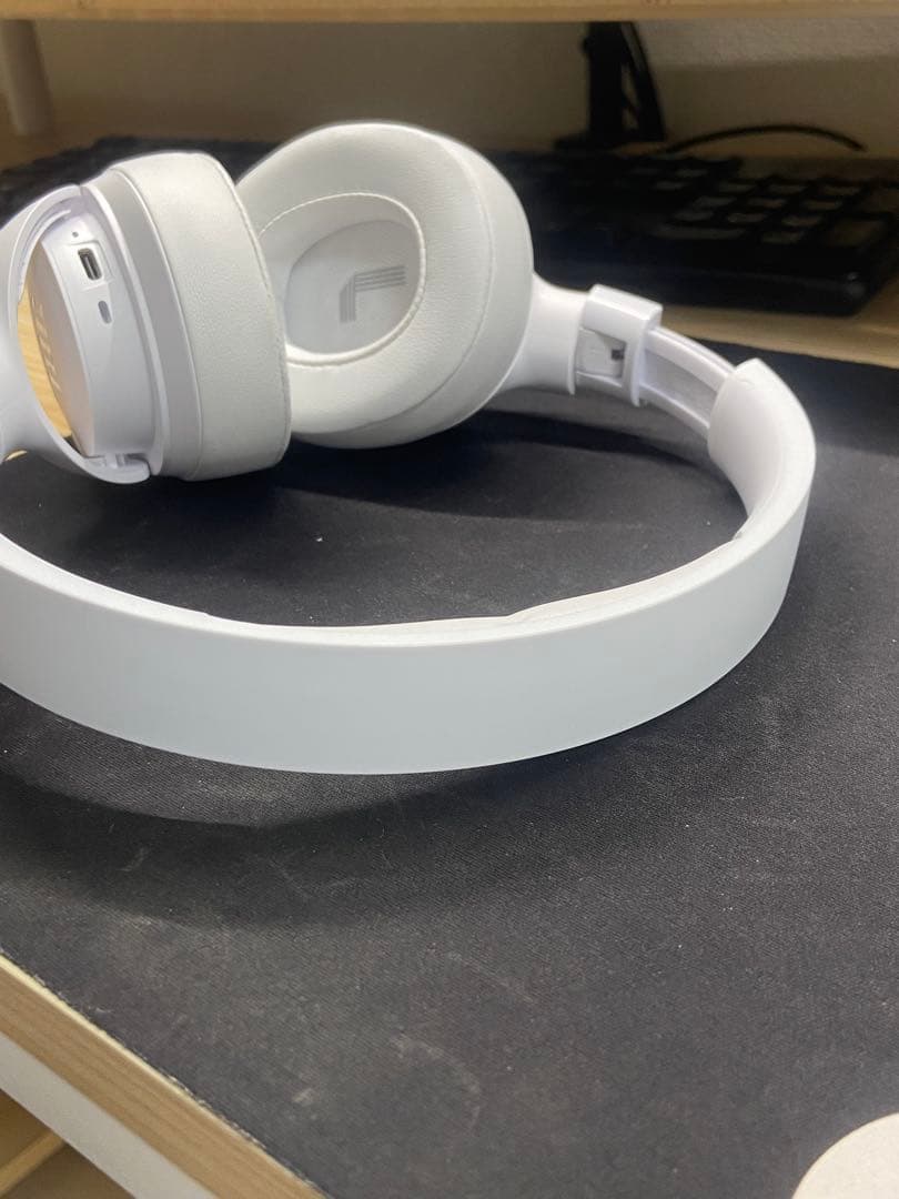 JBL ワイヤレスヘッドホン　白色　ホワイト