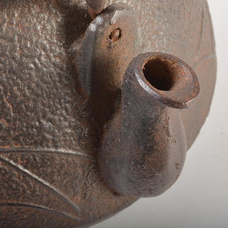 煎茶道具　龍文堂造　宝珠形秋草文　銅蓋　鉄瓶　鉄壷　D　R6027