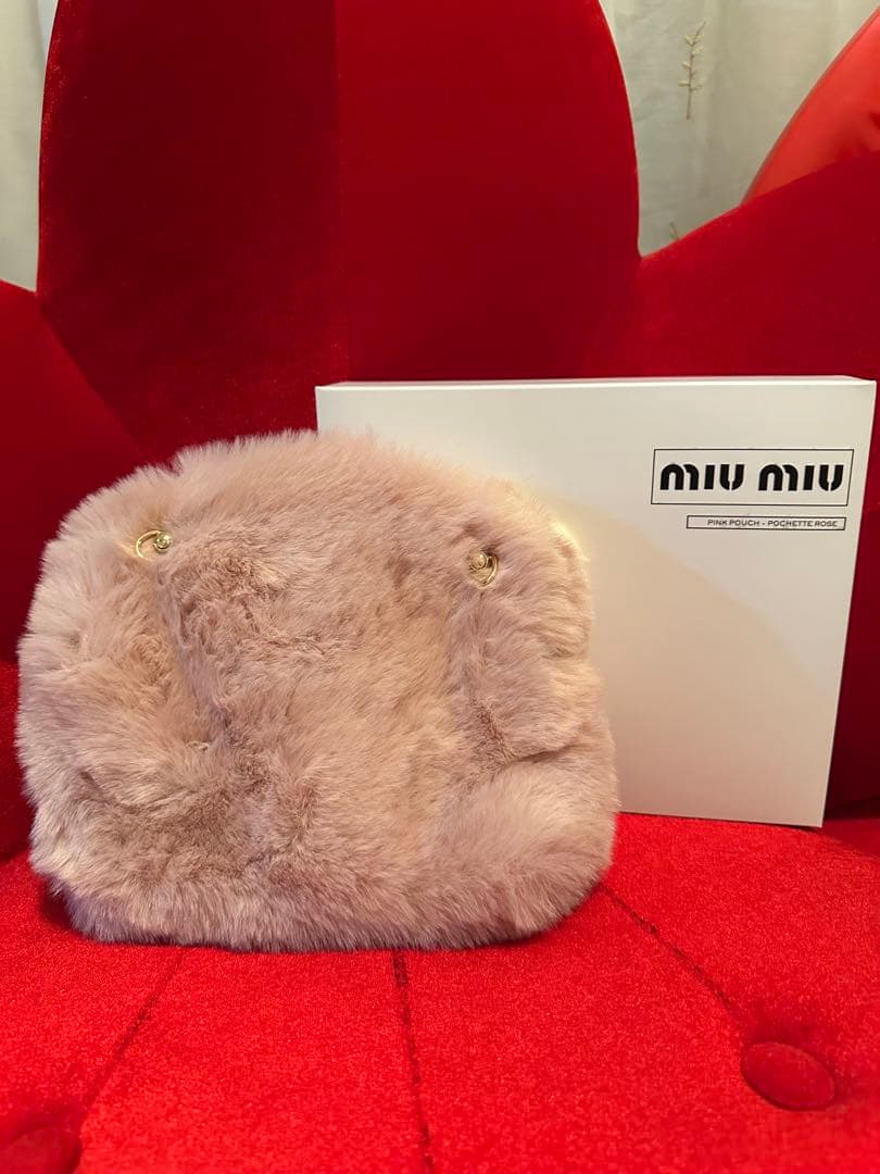 新品 Miu Miuノベルティ パール付き ファーチェーンバック