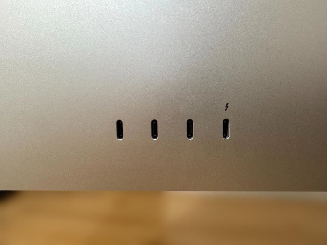 Apple Studio Display 傾き調整スタンド 目立つ傷なし