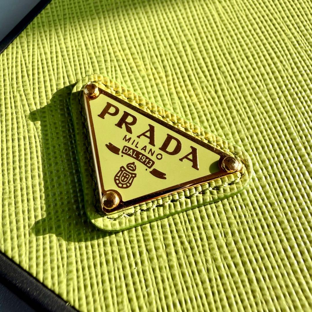 新品 未使用 プラダ PRADA iPhoneケース 16 ProMax ロゴ