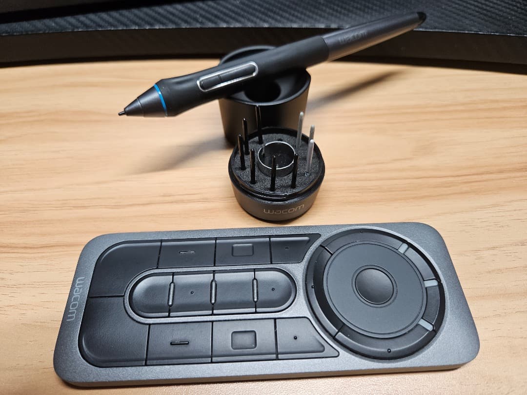 Wacom Cintiq 27QHD Touch ＋専用スタンドセット