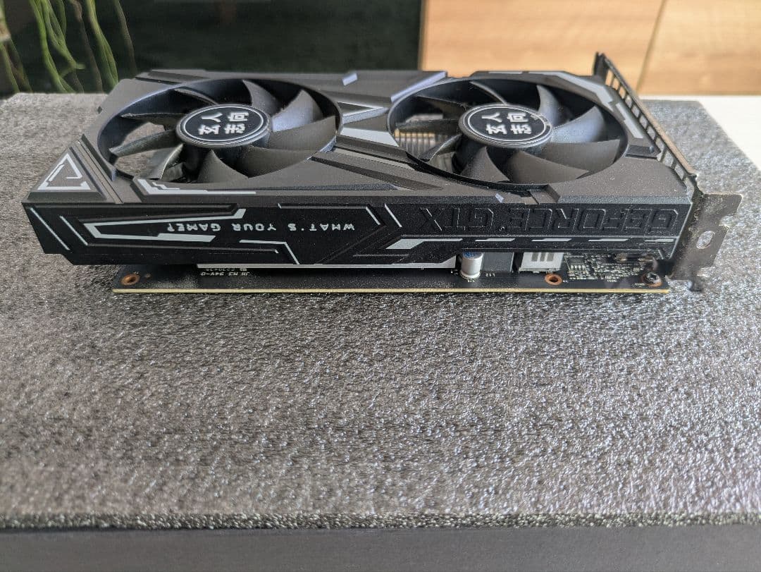 玄人志向　GF-GTX1650D6-E4GB/DF3