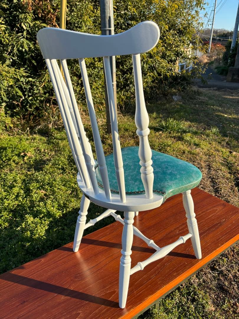飛騨家具　WINDS太平 白いダイニングチェア② ウィンザーチェア　鋲打ち
