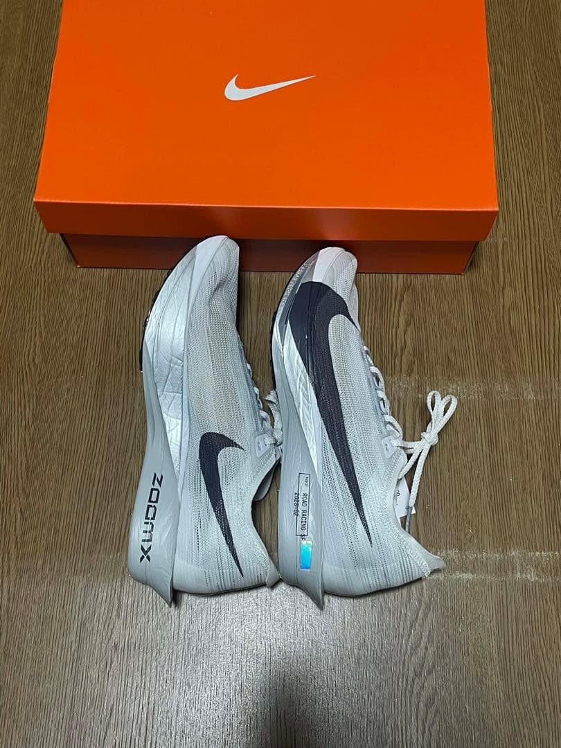 ナイキ　ストリークフライ2 ホワイト　ブラック　白黒　ランシュー　25,5