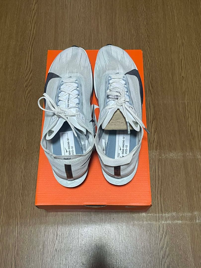 ナイキ　ストリークフライ2 ホワイト　ブラック　白黒　ランシュー　25,5