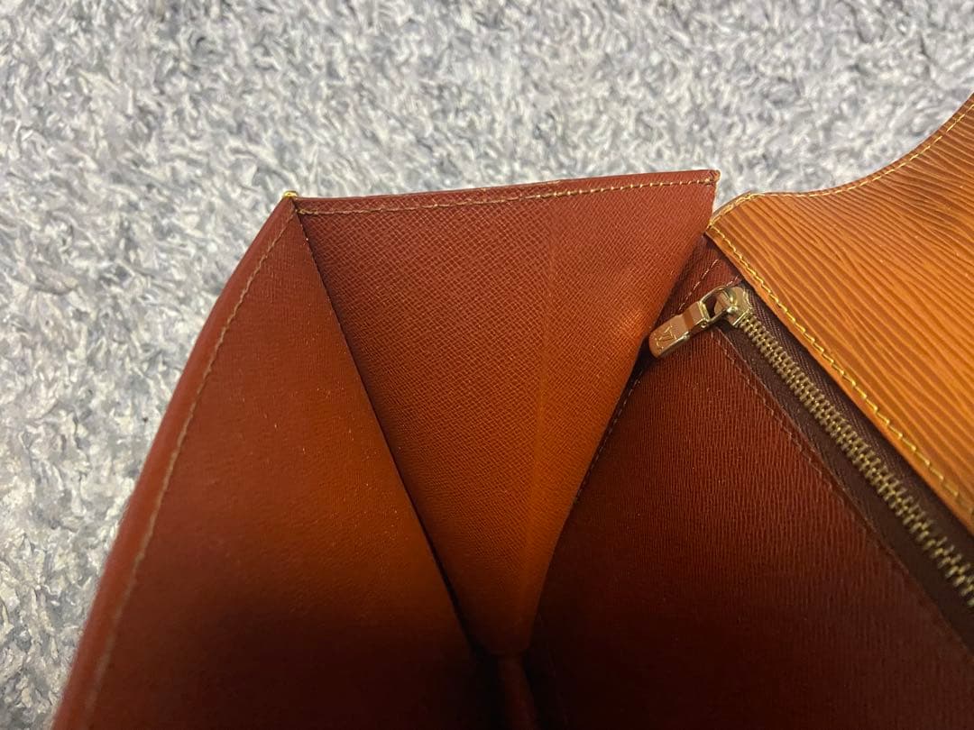 ルイヴィトン エピ モンソー 中古バック