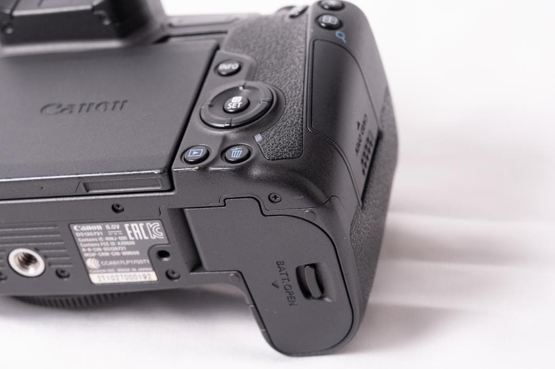 Canon EOS R ミラーレスカメラ　ボディ