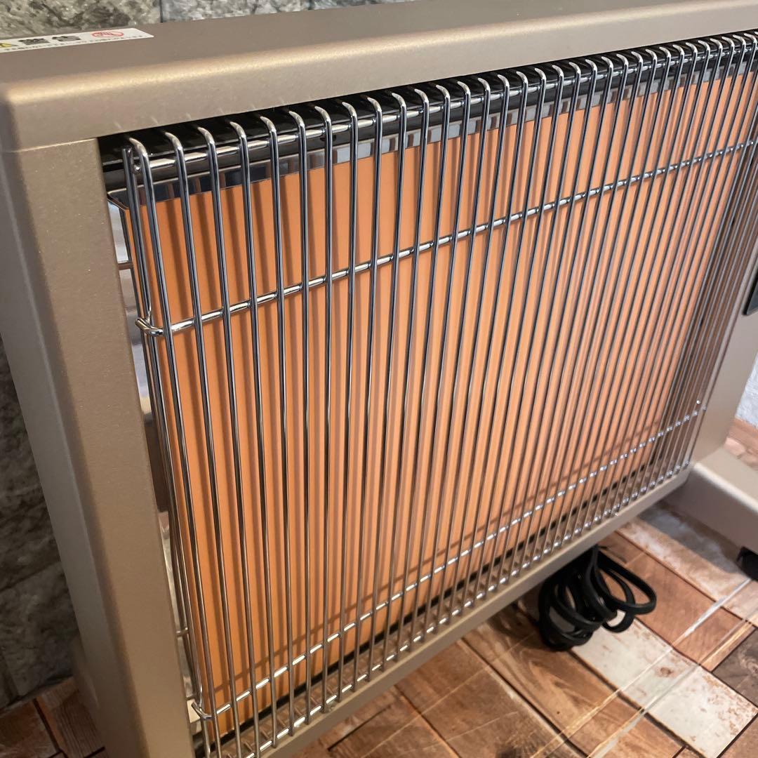 #900【超美品】サンルミエ Cute E800LS 遠赤外線暖房器2022年製