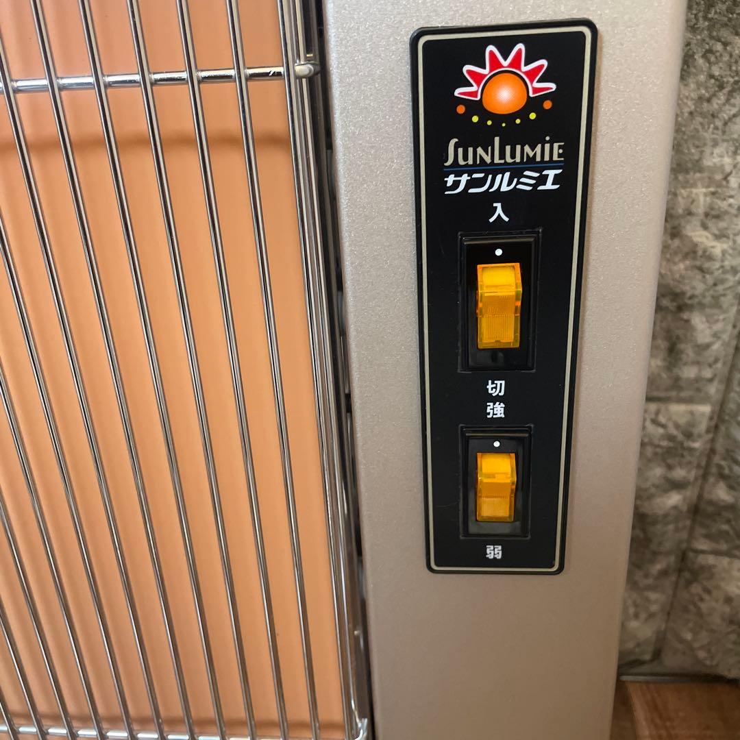 #900【超美品】サンルミエ Cute E800LS 遠赤外線暖房器2022年製