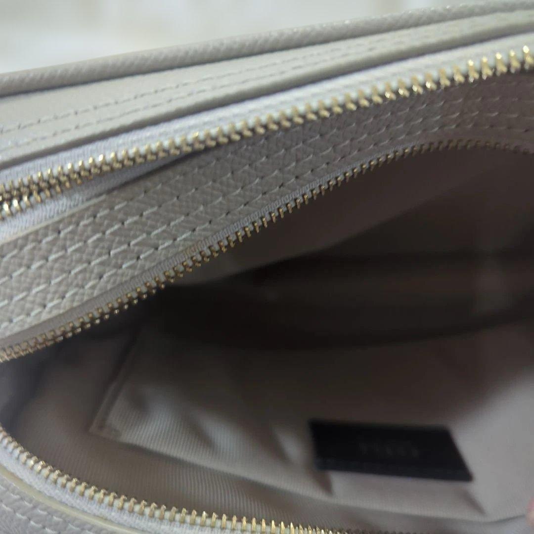 美品　フルラ　リリー　ショルダーバック　肩がけ　斜めがけ　近年モデル