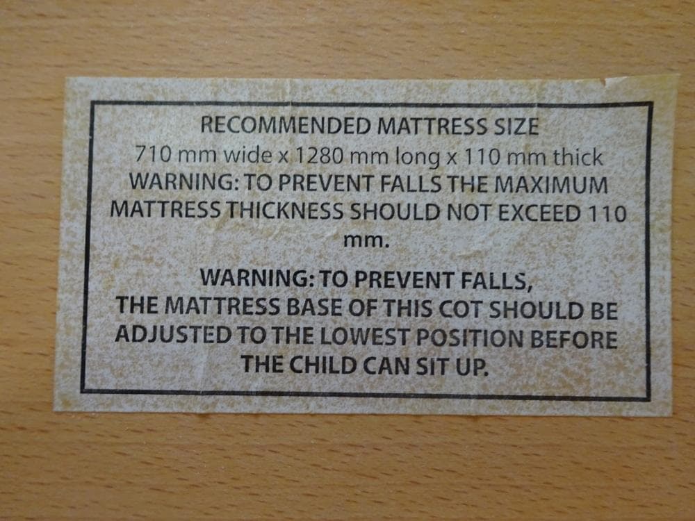 ベビーベッド　ベビーサークル　木製　マットレス付き　（検）ストッケ