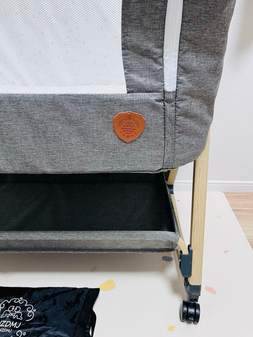 ベビーベッド　HZDMJ 2021年型 キャスター付 敷きパッド付　持ち運びOK