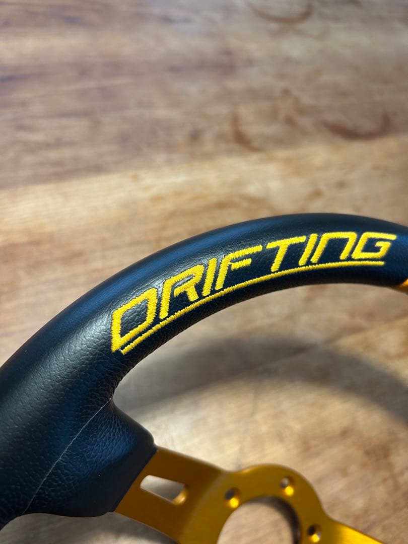 momo DRIFTING ステアリング 本体　超美品