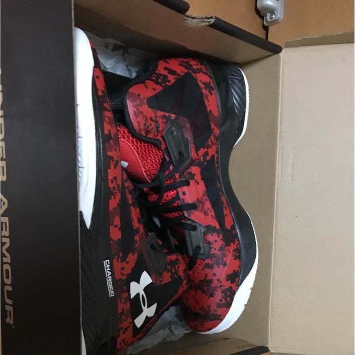 アンダーアーマーのバスケットシューズ