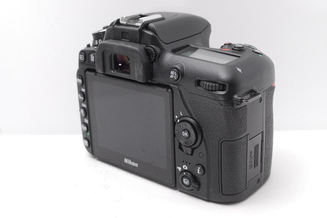 【使用感極少】Nikon D7500　ボディ　WiFi・Bluetooth搭載
