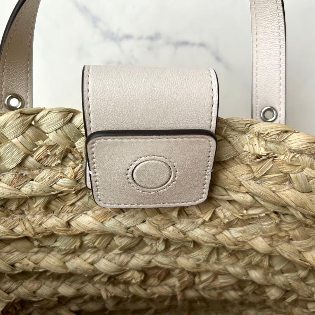 人気カラー✨COACH コーチ ストロー かごバッグ ベージュ ロゴチャーム付