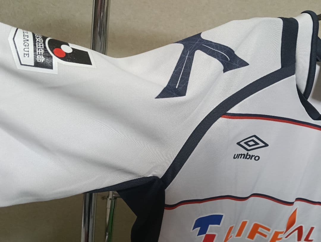 【激レア・美品】 FC東京 ネイサン・バーンズ サイン入り2016Aユニフォーム