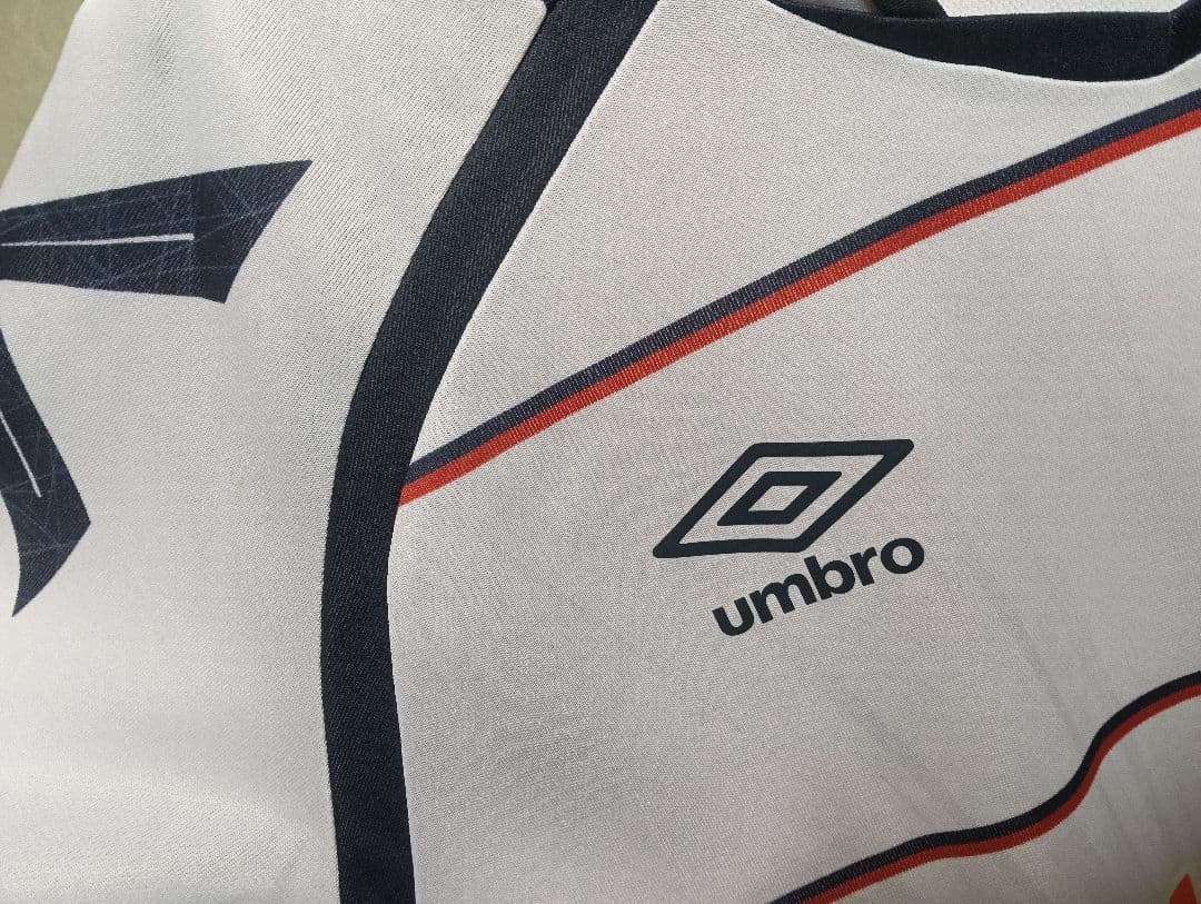 【激レア・美品】 FC東京 ネイサン・バーンズ サイン入り2016Aユニフォーム