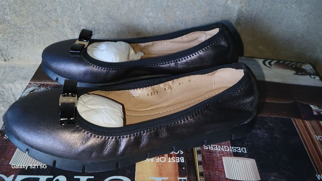 ひ*じ様 フェラガモ　MY　SPORTY　ヴァラリボン付きフラットシューズ