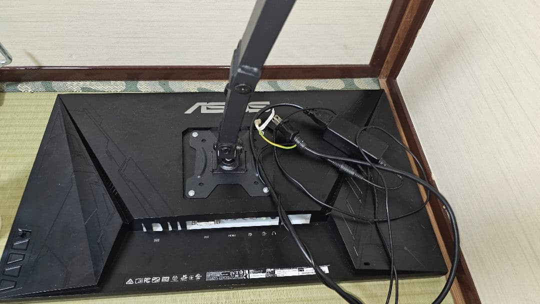 ASUS VG258QR + ディスプレイアーム