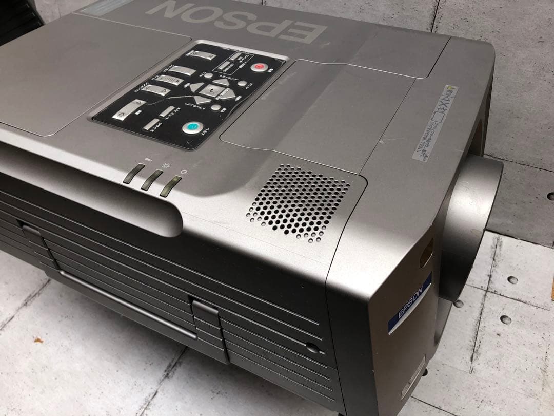 Epson EMP-8300通電のみジャンク品扱い(L172)