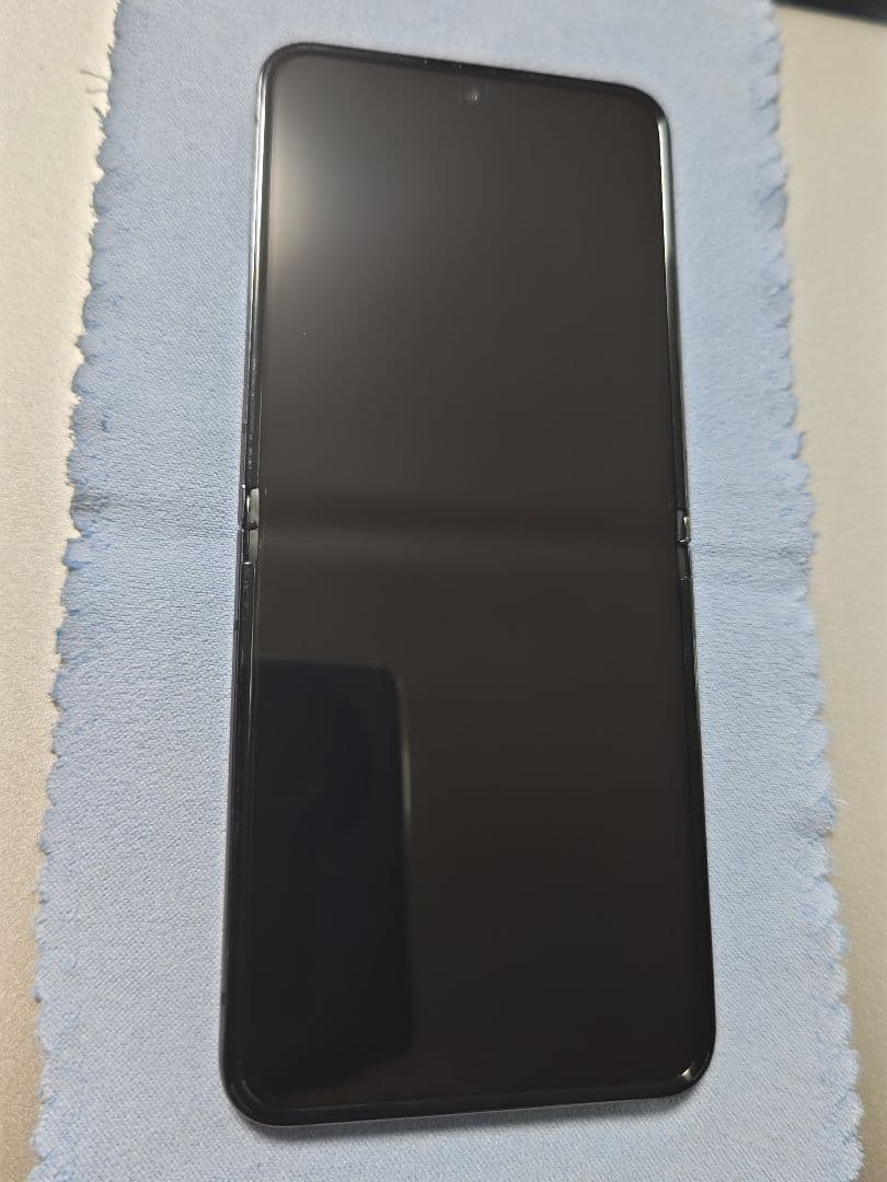 Samsung Galaxy Z Flip5 グラファイト 本体