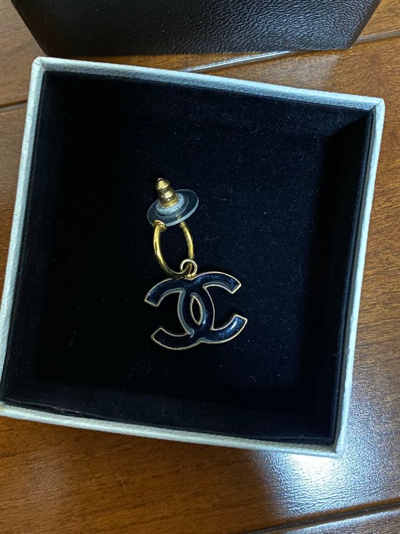 CHANEL 片耳ピアス ブラック ゴールド★即購入OK