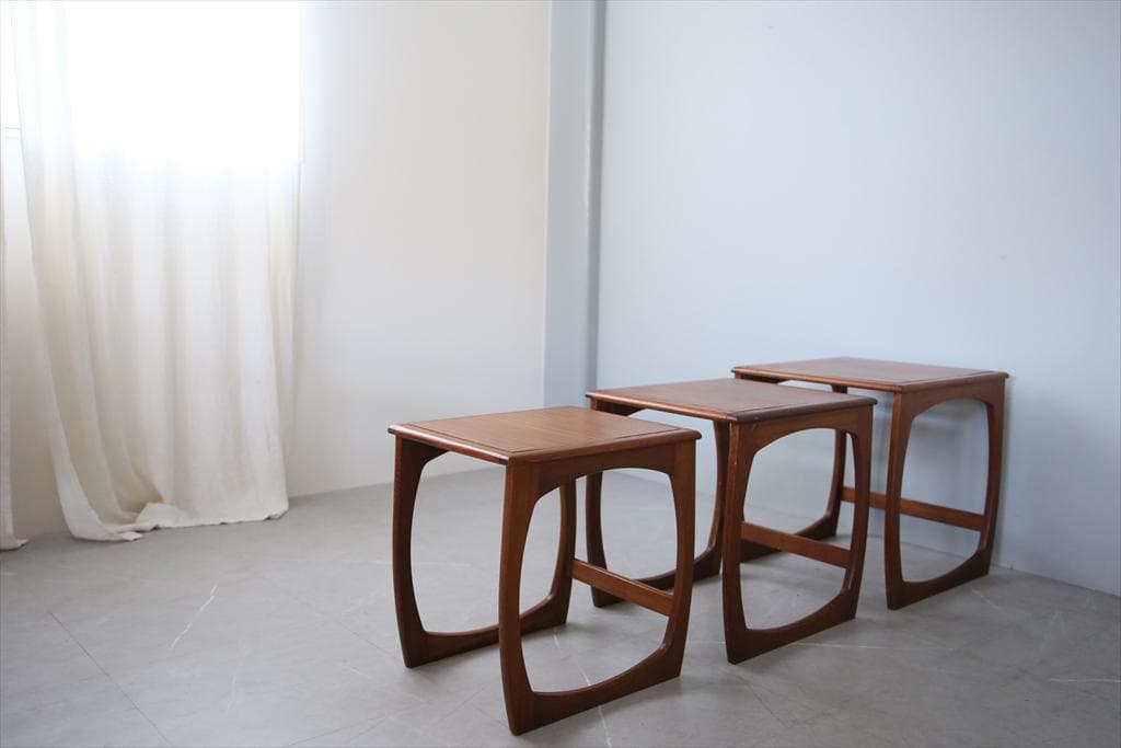 英国アンティークSUNELM製チークネストテーブル3台サイドテーブル92-125