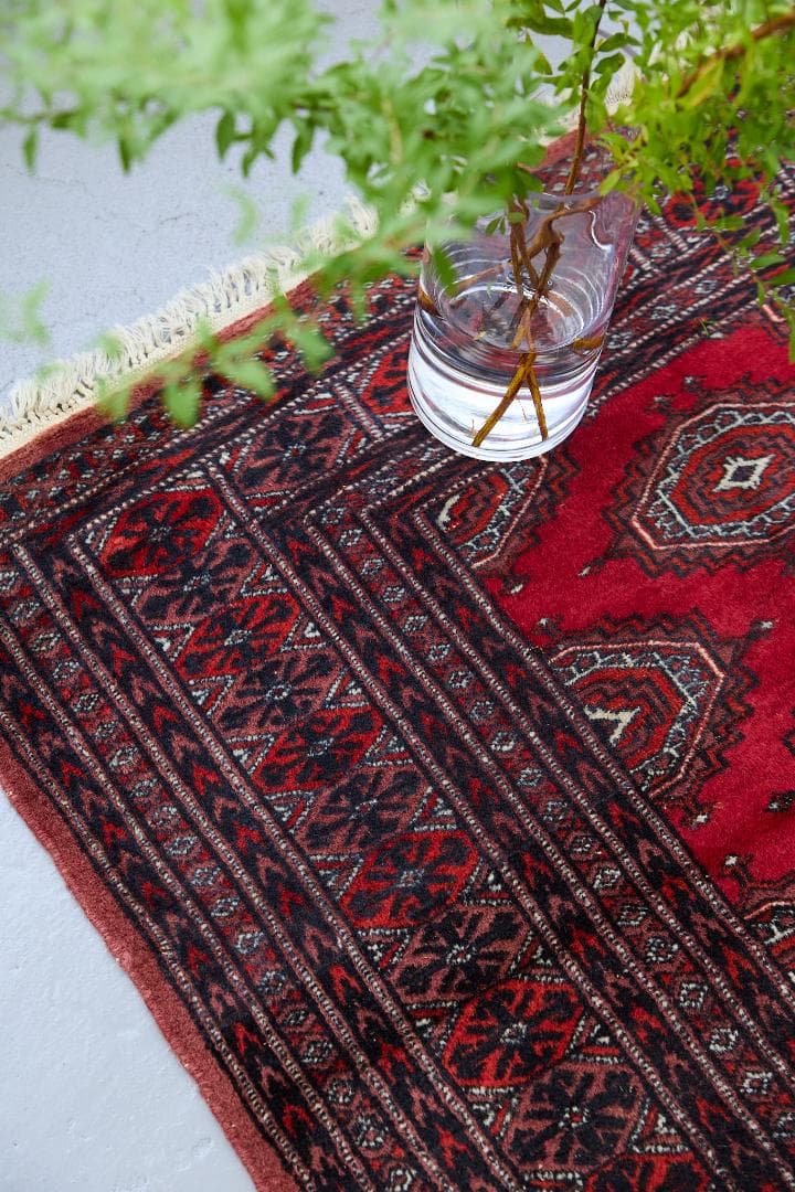 ヴィンテージラグ　トライバルラグ　ラホール産（161×98cm）赤　茶　黒