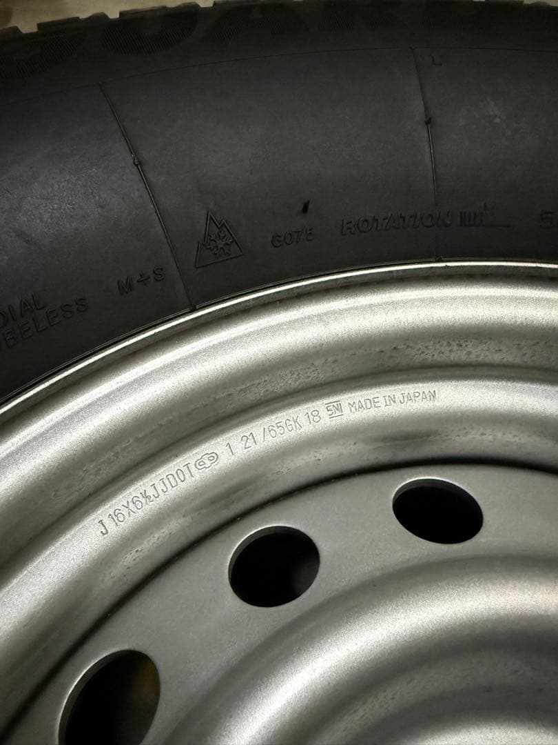 ランクル70スタッドレスタイヤLT285/75R16ホイール付き４本セット