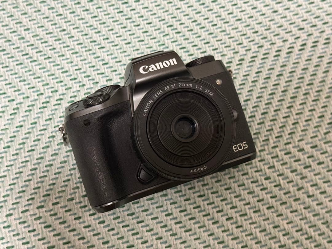 Canon EOS M5 ミラーレス一眼 カメラ　レンズ3個付き