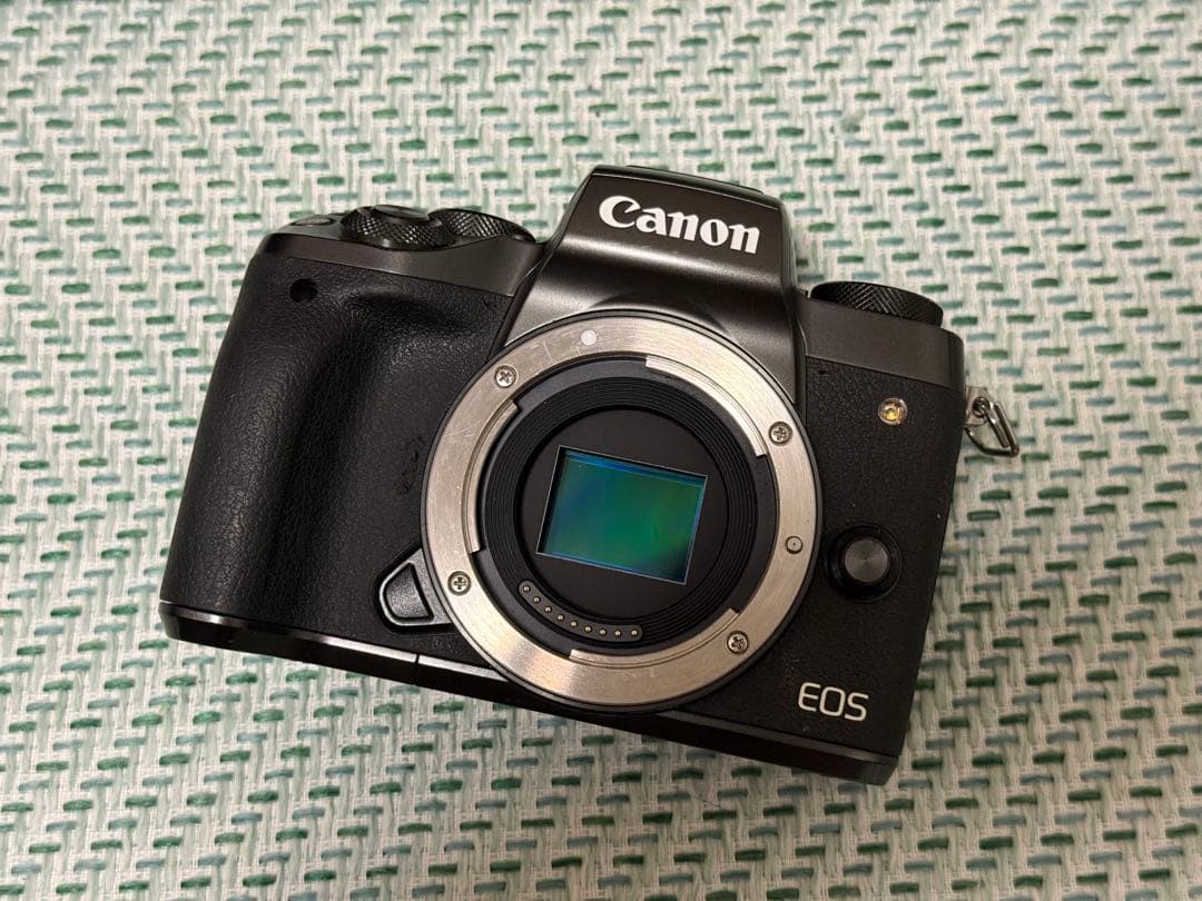 Canon EOS M5 ミラーレス一眼 カメラ　レンズ3個付き
