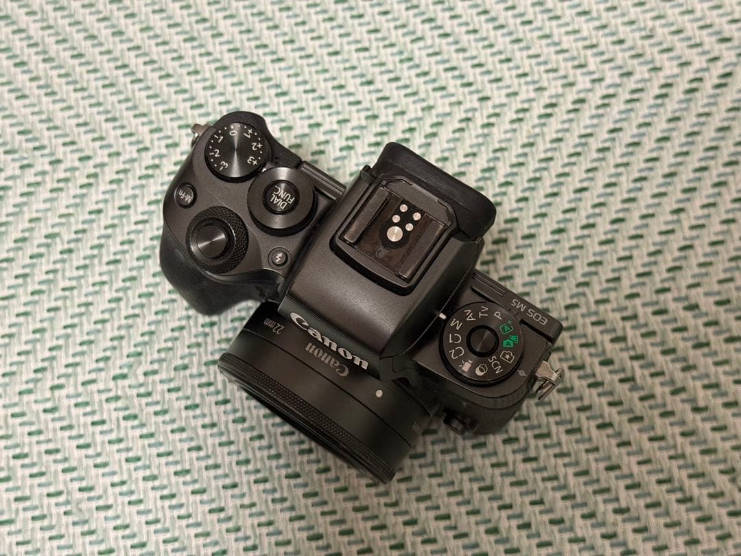 Canon EOS M5 ミラーレス一眼 カメラ　レンズ3個付き