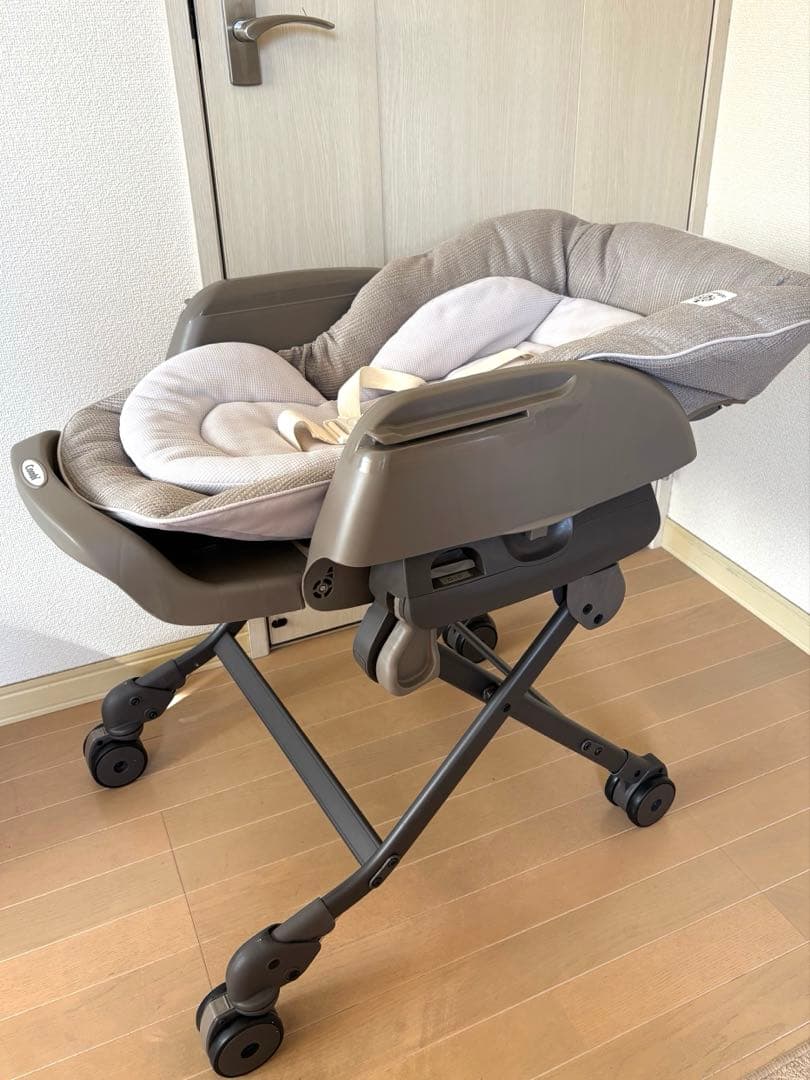 Combi ネムリラ 手動スウィング ハイローチェアー ランチトレー付き　箱付き