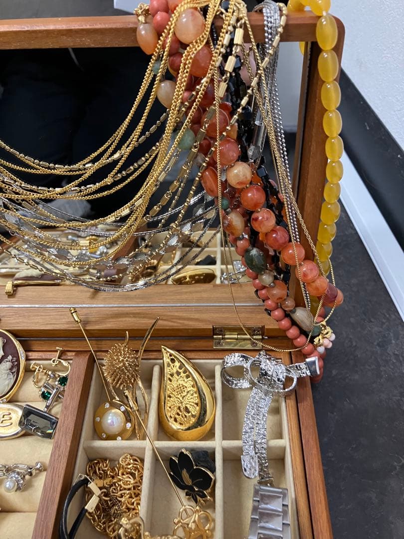 遺品整理 指輪 ネックレス イヤリング 腕時計　ブローチ カフス 金盃