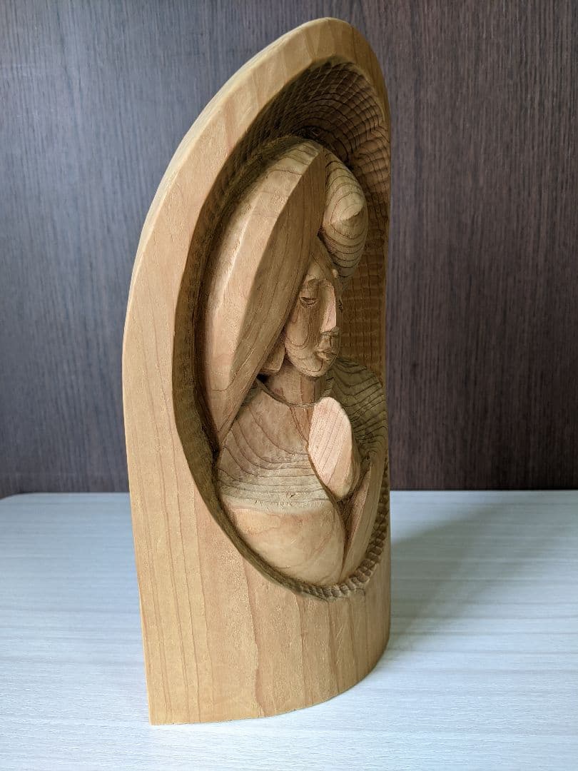 木彫立体　平和観音さまシリーズ　　　　　作品番号 E−6　彫刻家　岩村一博