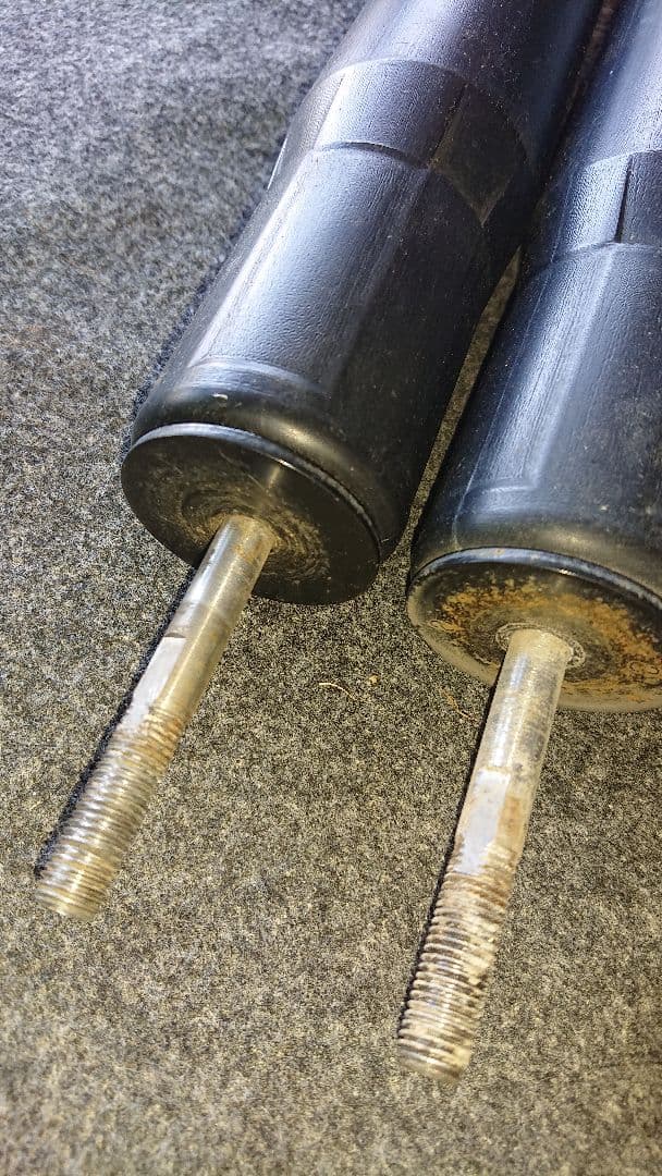 フィット GE8用 (リアのみ)SHOWA製ショックアブソーバー