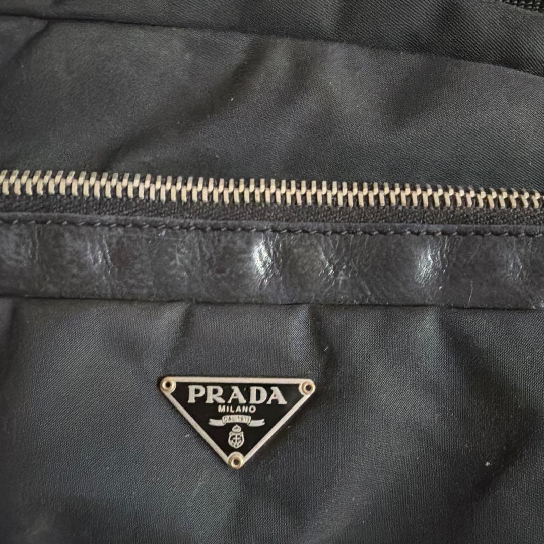 プラダ　ショルダーバッグ