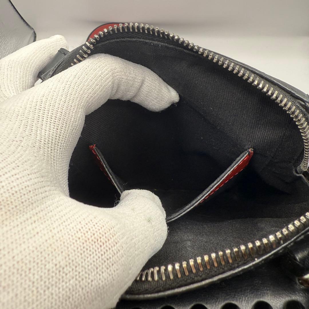 美品　クリスチャンルブタン ベンチリポーター レザー×スタッズ ショルダーバッグ