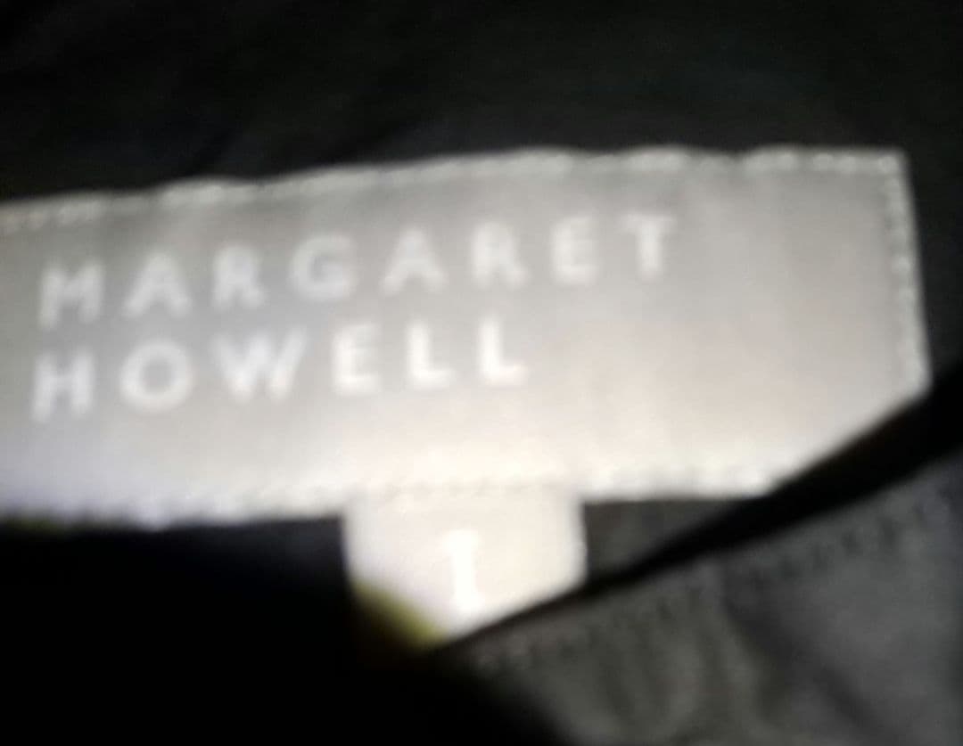 新品タグ付き マーガレット・ハウエル 黒ブラウス 綿１００%