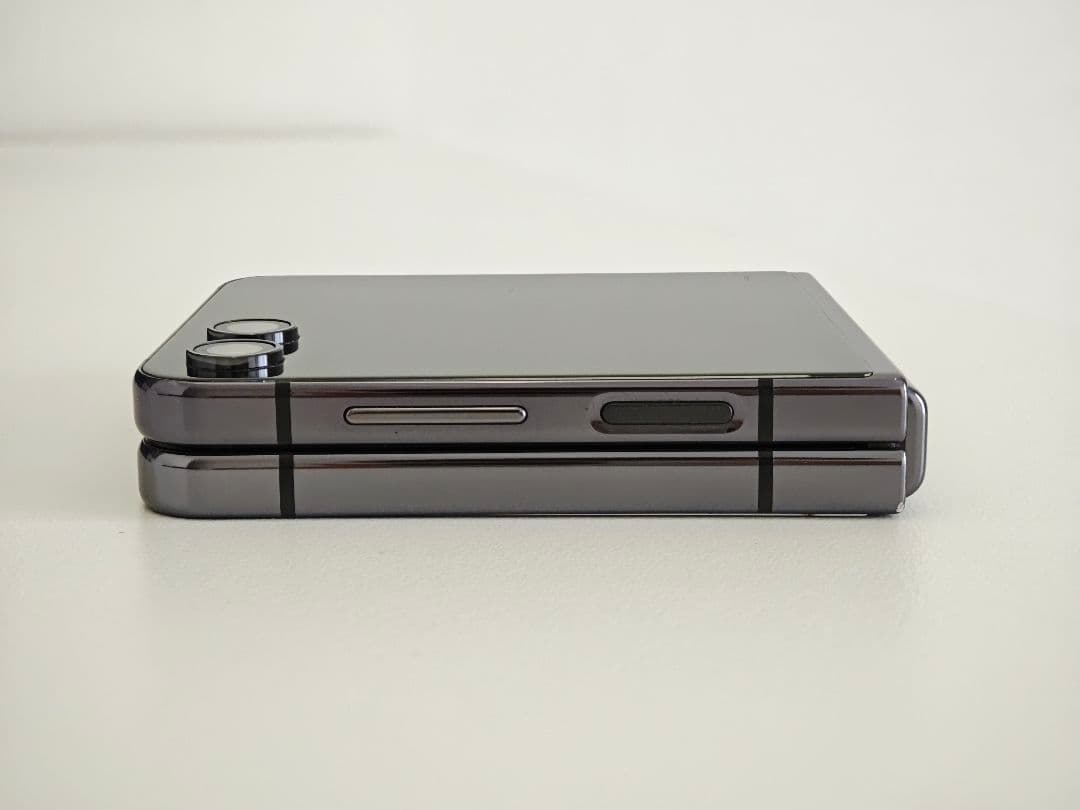 Galaxy Z Flip5 au版 256GB グラファイト SIMフリー
