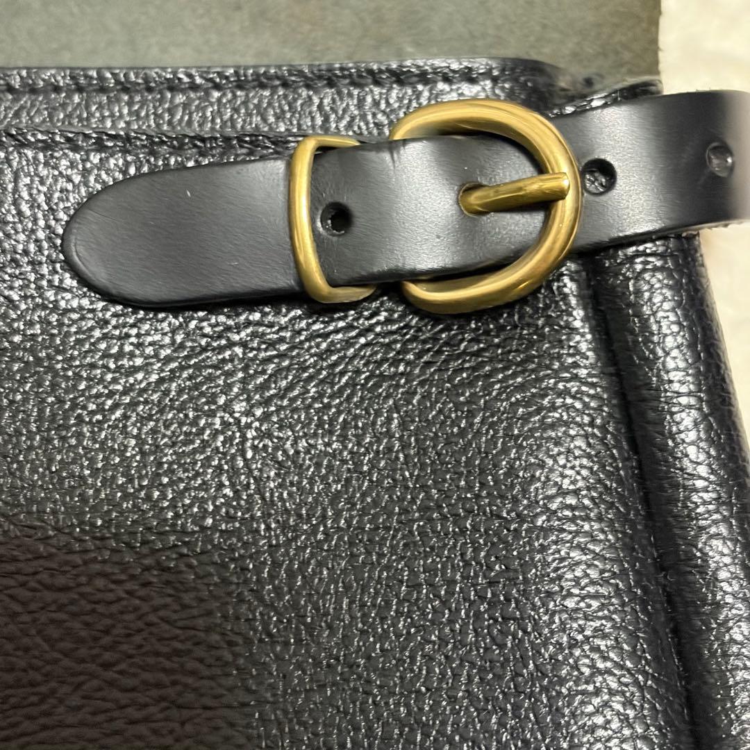 ILBISONTE イルビゾンテ　ブラック　レザー　ショルダーバッグ