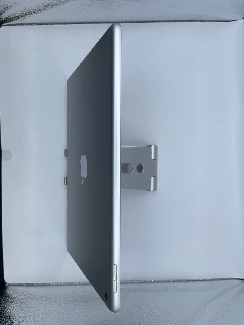 Y*0様 iPad 7世代 32GB 本体 バッテリー94%