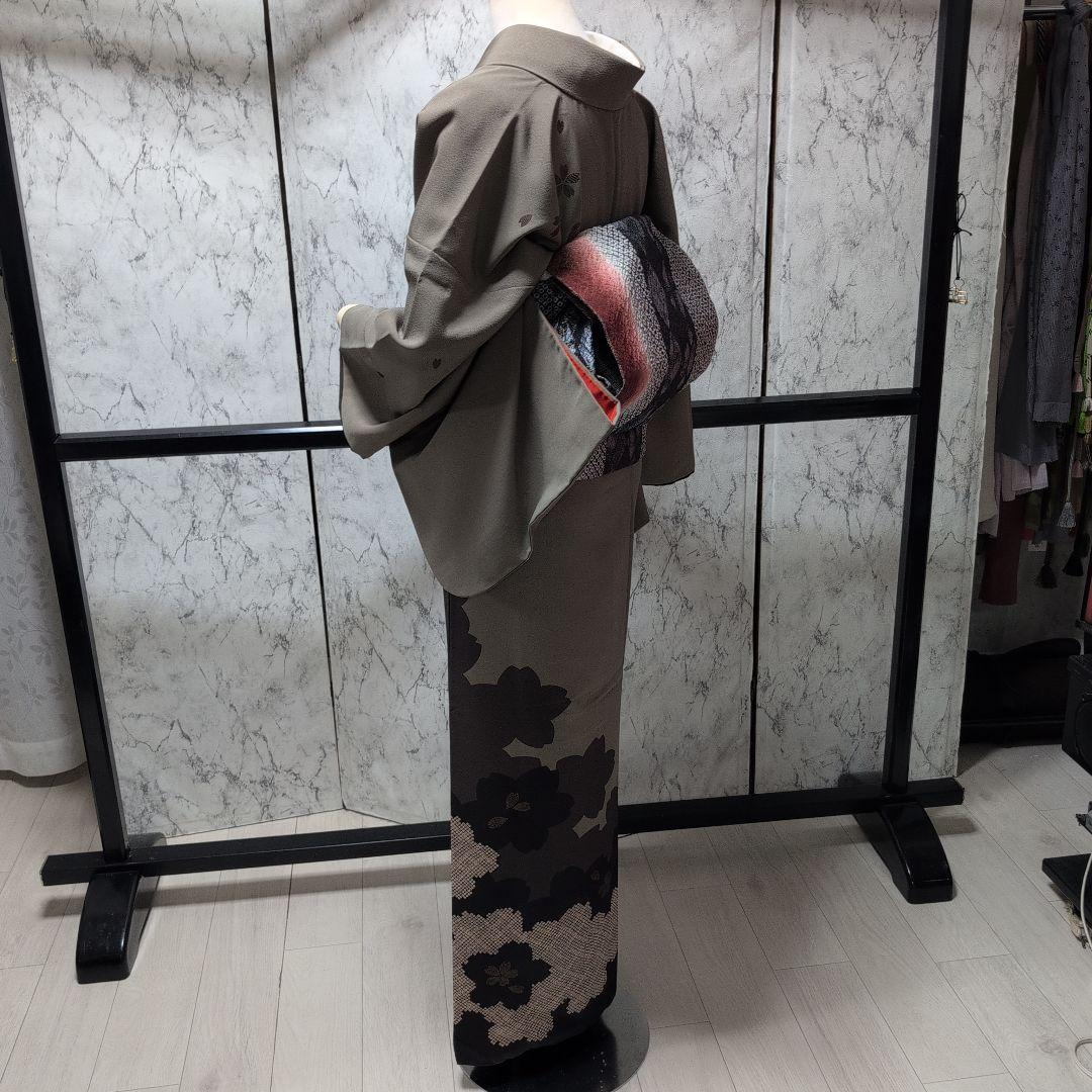 mamamaiii様 絹ポリ　付け下げ茶系　桜さく柄　美品　アッシュブラウン系