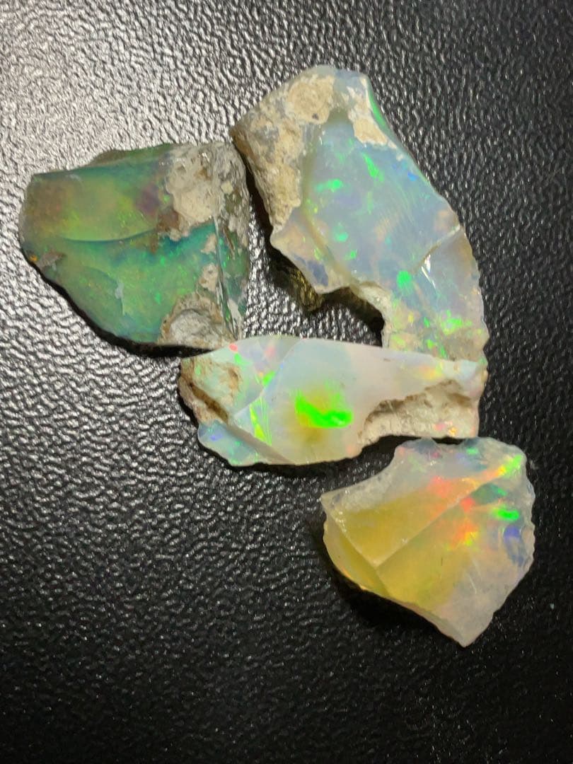 オパール原石 ルース 4個セット　ジュエリー　AAA グレード
