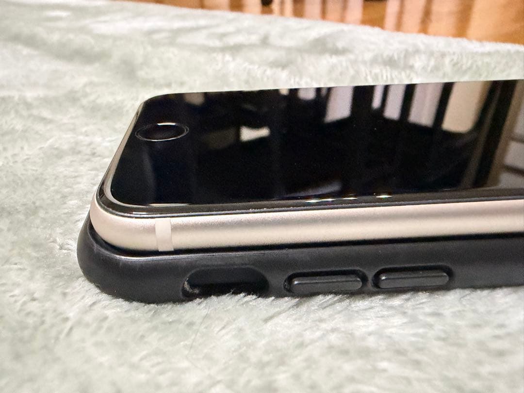 iPhone SE3 64GB スタートライト（整備済み品）SIMフリー