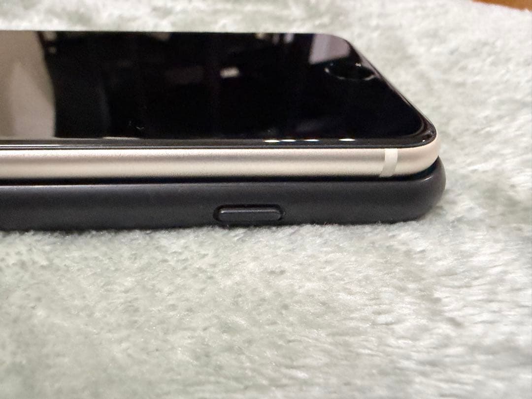 iPhone SE3 64GB スタートライト（整備済み品）SIMフリー