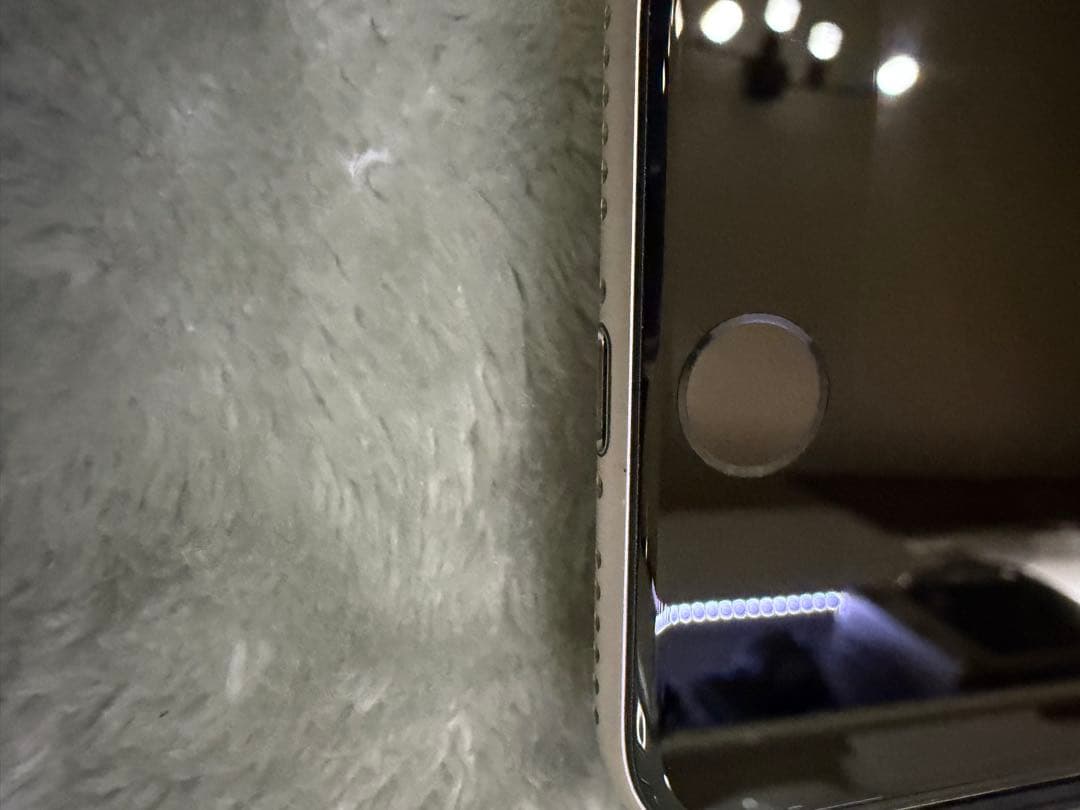 iPhone SE3 64GB スタートライト（整備済み品）SIMフリー