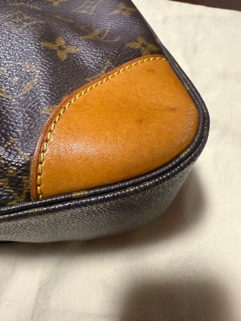 VUITTON バッグ